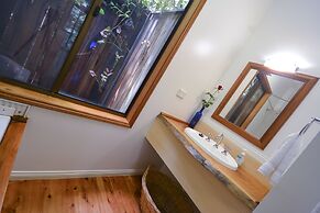 Crater Lakes Rainforest Cottages