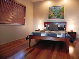 Airlie Waterfront Bed & Breakfast