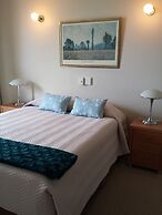 Kirribilli Riverfront Apartments