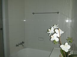 Kirribilli Riverfront Apartments