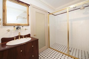 Cobb & Co Court Boutique Hotel