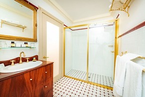 Cobb & Co Court Boutique Hotel