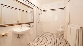 Cobb & Co Court Boutique Hotel