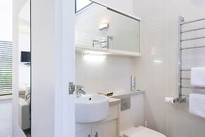 By the Beach B&B and Apartments