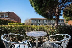 Bathurst Studio Apartments