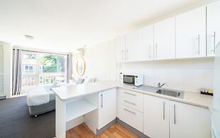 Bathurst Studio Apartments