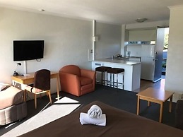 Bathurst Studio Apartments