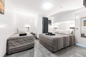 Aaron Motel