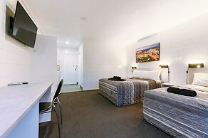 Aaron Motel