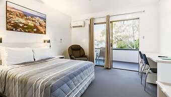 Aaron Motel