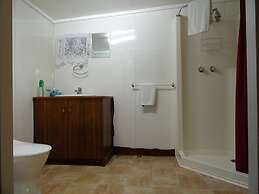 Crayfish Creek Van & Cabin Park