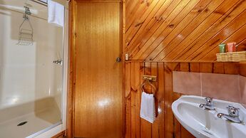 Crayfish Creek Van & Cabin Park