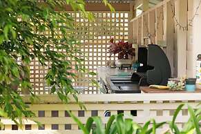 Poinciana Cottages