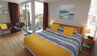 Sumner Bay Motel & Apartments