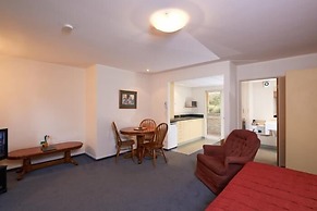 Birchwood Manor Motel