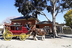 Bridges on Meninya Motel & Apartments