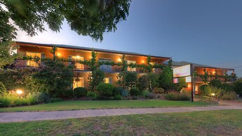 The Vines Motel and Cottages