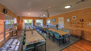 The Vines Motel and Cottages