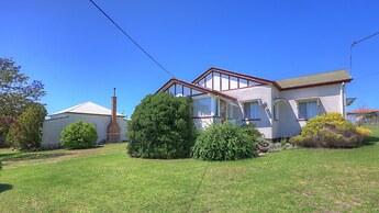 The Vines Motel and Cottages