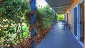 The Vines Motel and Cottages