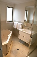 Grand Manor Motor Inn - Queanbeyan