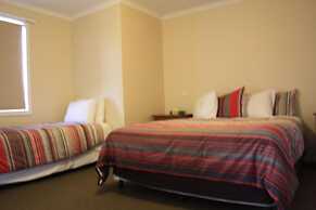 Grand Manor Motor Inn - Queanbeyan