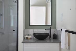 Mystery Bay Cottages