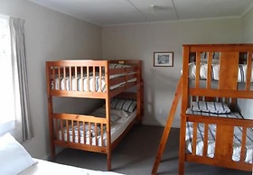 Lake Maraetai Lodge - Hostel