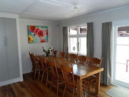 Lake Maraetai Lodge - Hostel