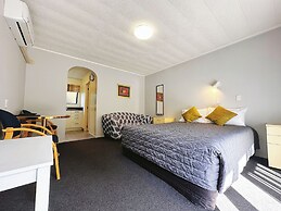 Kingswood Manor Motel