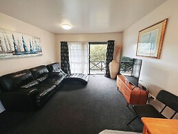 Kingswood Manor Motel