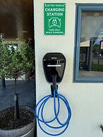 Bassingers Motor Lodge