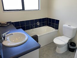 Bassingers Motor Lodge