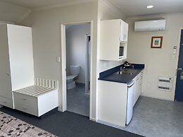 Bassingers Motor Lodge