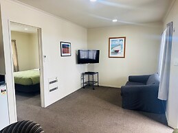 Bassingers Motor Lodge