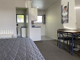 Bassingers Motor Lodge