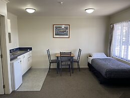 Bassingers Motor Lodge