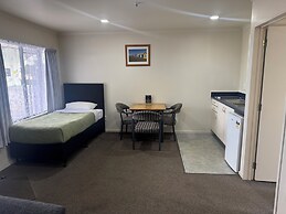 Bassingers Motor Lodge