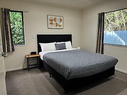 Bassingers Motor Lodge