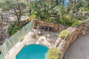 Little Cove Court