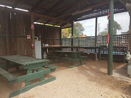 Lakes Caravilla Caravan Park