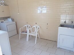 Lakes Caravilla Caravan Park