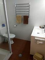 Holbrook Town Centre Motor Inn