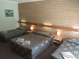 Holbrook Town Centre Motor Inn