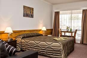 Holbrook Town Centre Motor Inn