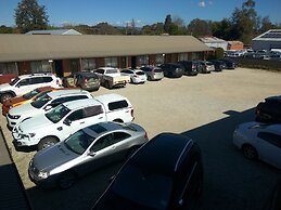 Holbrook Town Centre Motor Inn