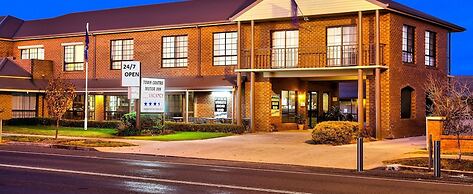 Holbrook Town Centre Motor Inn