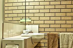 Holbrook Town Centre Motor Inn