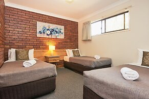 Ruthven Street Motor Inn