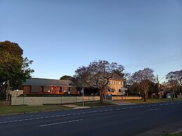 Ruthven Street Motor Inn